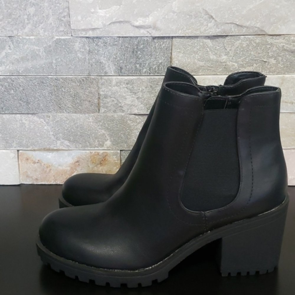 American Rag Women's Morghan Chelsea Boots - Picture 5 of 6